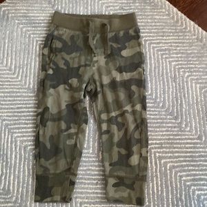 Gap Toddler Green Camo Joggers Size 2T